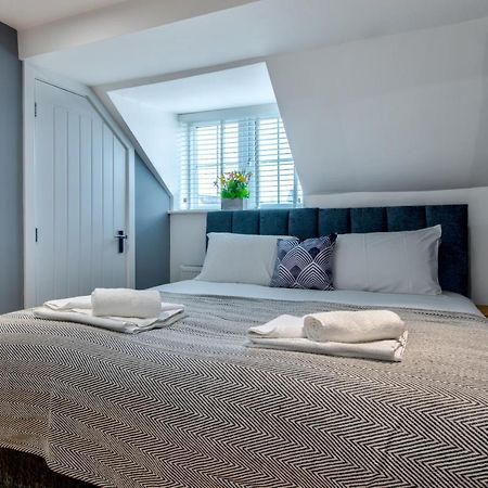 Stamford Central Stay - Stylish 2-Bed Apartment With Wifi Exterior photo