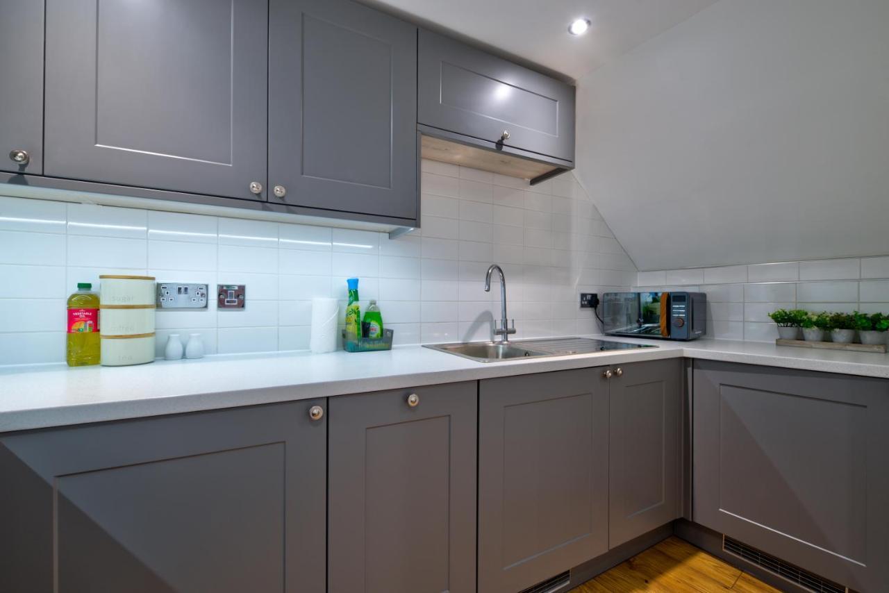 Stamford Central Stay - Stylish 2-Bed Apartment With Wifi Exterior photo