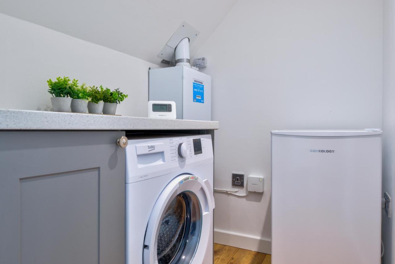 Stamford Central Stay - Stylish 2-Bed Apartment With Wifi Exterior photo