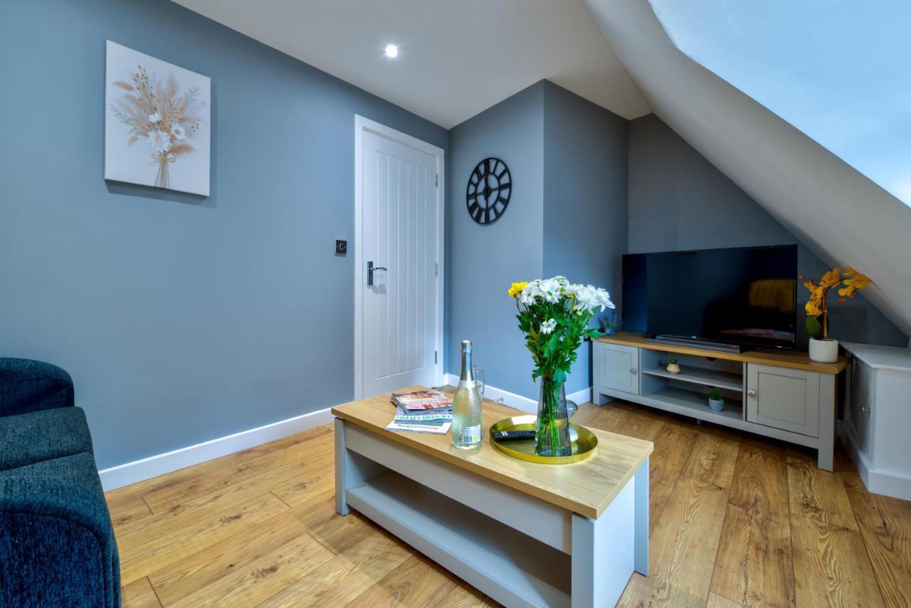 Stamford Central Stay - Stylish 2-Bed Apartment With Wifi Exterior photo