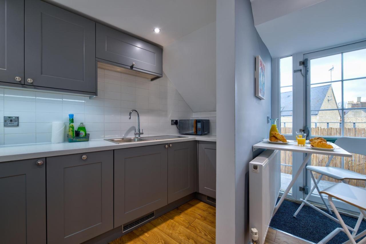Stamford Central Stay - Stylish 2-Bed Apartment With Wifi Exterior photo